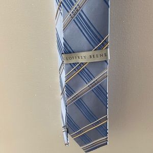 Geoffrey Beene Tie. NEVER BEEN WORN!